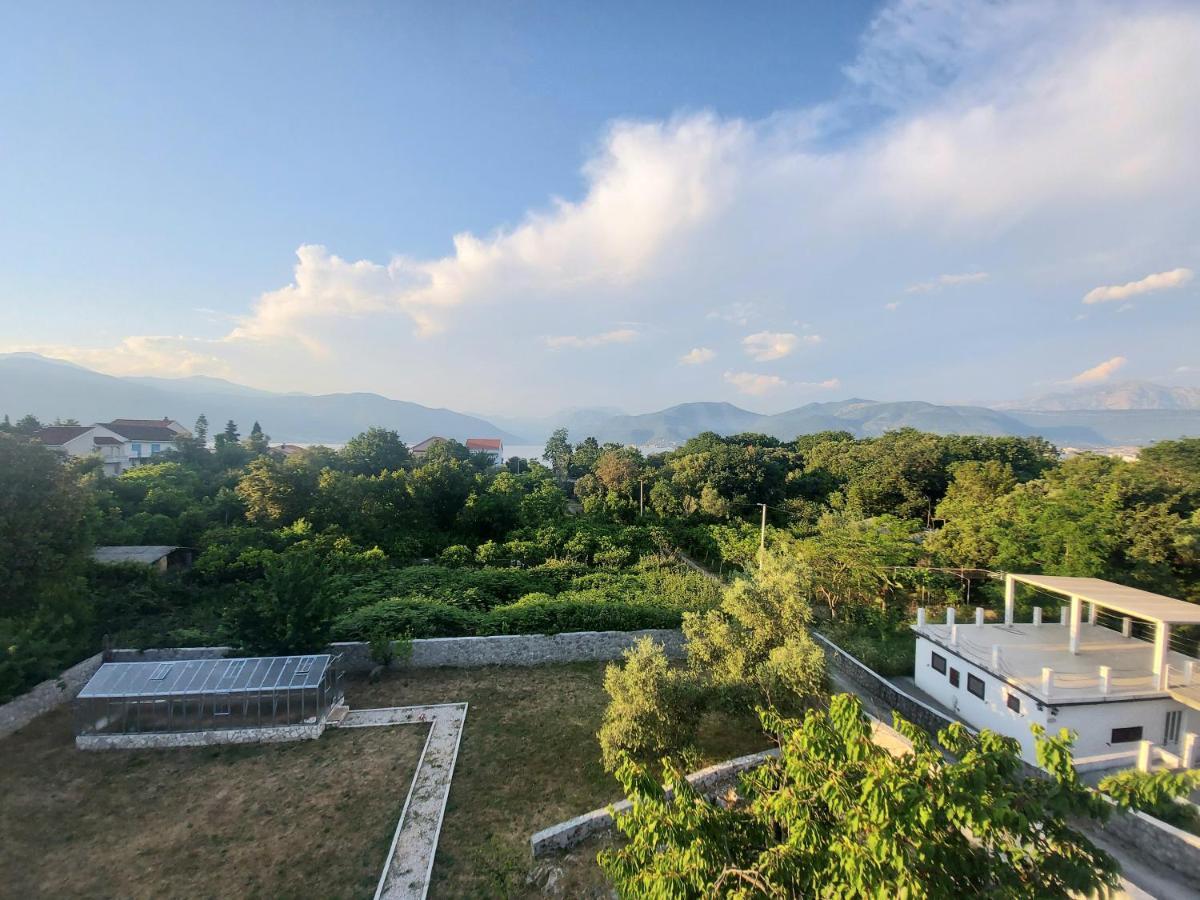 Dk Apartments Krasici Tivat Bagian luar foto